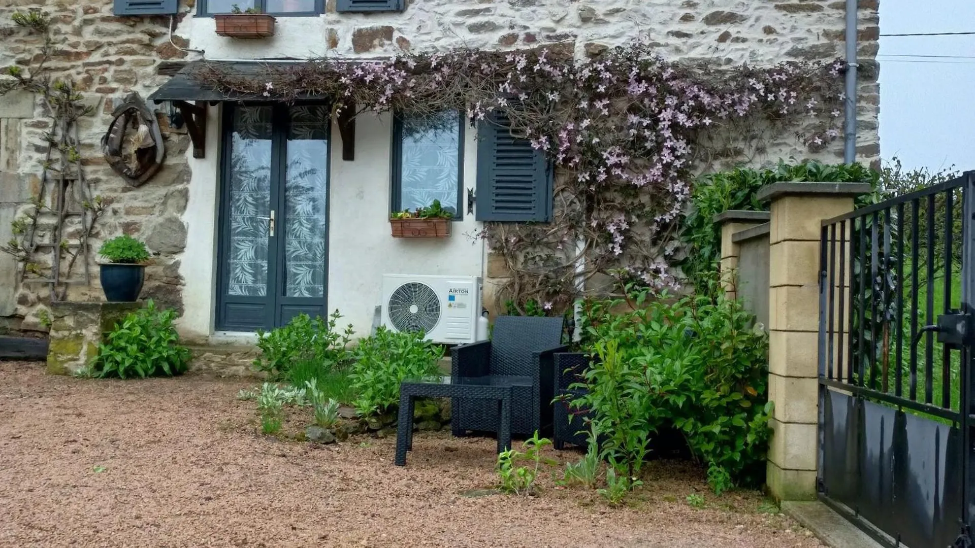 Charming Typical Auvergne Cottage Teilhet